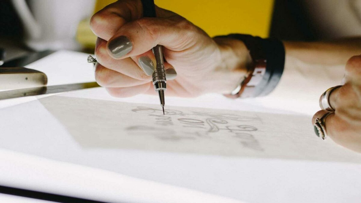 crayon design papier l'outil principal du dessinateur projeteur